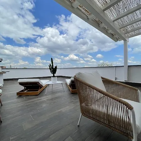 דירות Ultra Stylish Modern Attic
