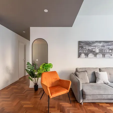 Skylife Modern 4-Bedroom Trastevere Apartment