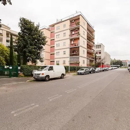 Exclusive Apartment In Eur Lake
