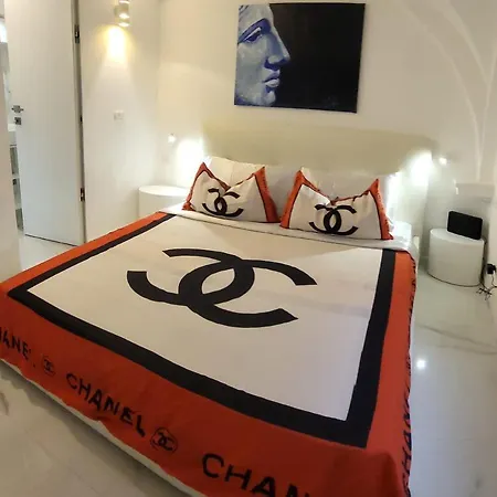 Ferienwohnung The White Colisseum