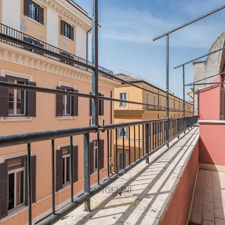 Apartment By The Spanish Steps