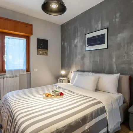 Casa Del Sole - Treno A 10Min - Free Parking Apartment