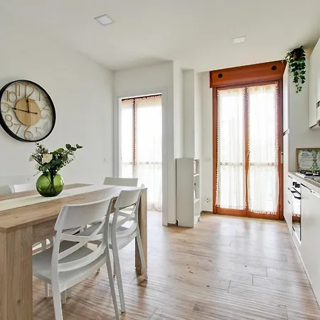 Eur Torrino Apartment, Vicino La Stazione Metro Tor Di Valle