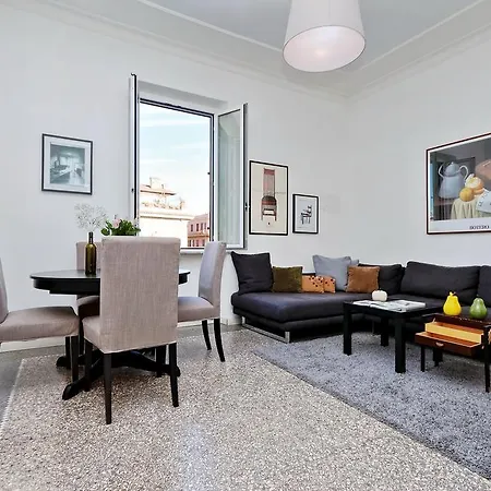 Piazza Capponi Apartment