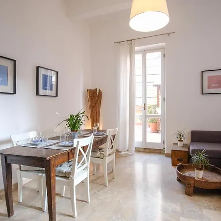 Spacious Apartment With Big Terrace At Colosseum
