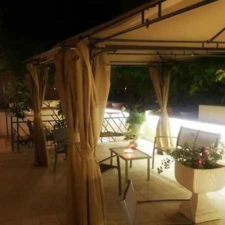 Garden House - Luxury Guest House - Self Check-In Only