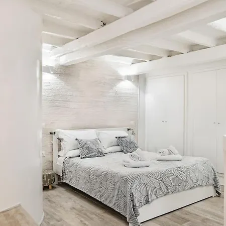 Enchanting Studio Apartment In Trastevere