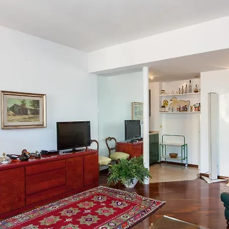 Dora Trevi Apartment