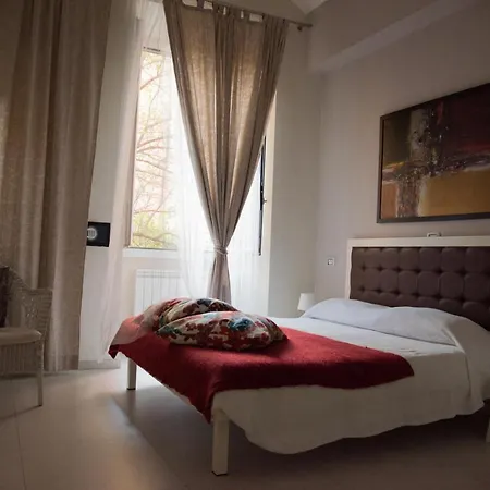 Beautiful And Spacious Apartment Next To Termini 10 Minutes From Coliseum