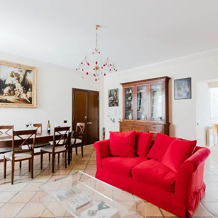 Classic Apartment Near The Colosseum