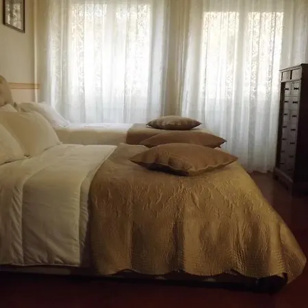La Vie Est Belle Apartment