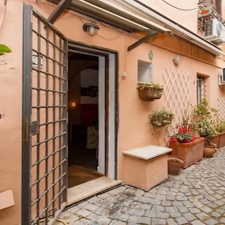 Independent With Garden Heart Of Trastevere John Cabot