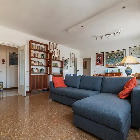 Roomy And Bright Apartment With Terrace