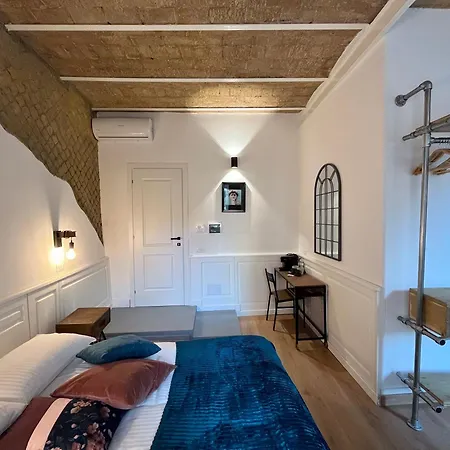 Domus Avi - Guest House