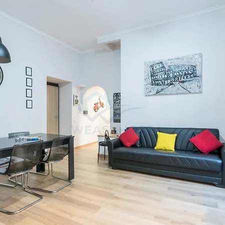 New! Completely Renovated Apt In Vatican!