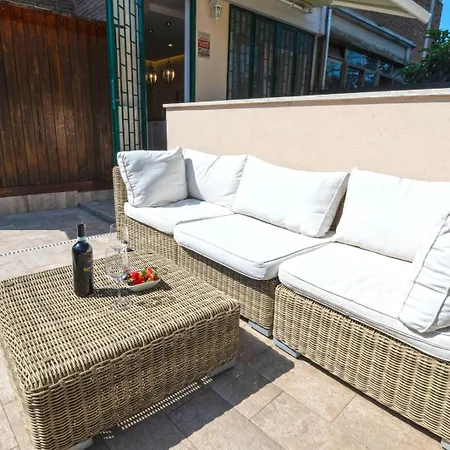 Garden House Vale Apartment