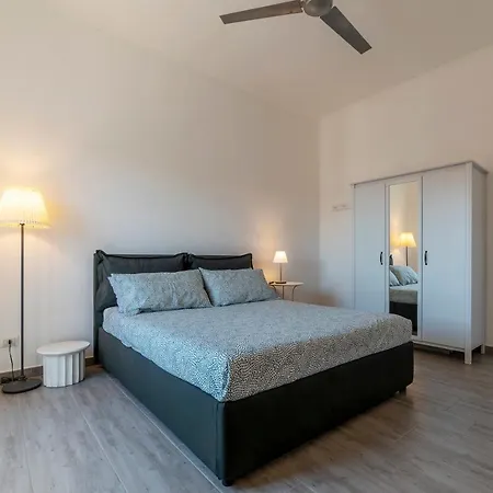 San Lorenzo Functional Flat