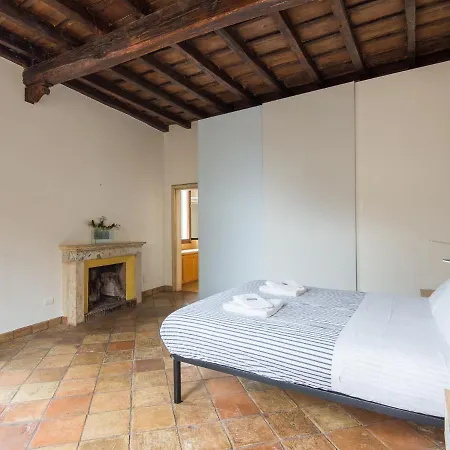 Pantheon Enchanting Luxury Apartment