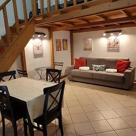 Gemelli Holidays 2: Dual Loft Apartments with Private Courtyard