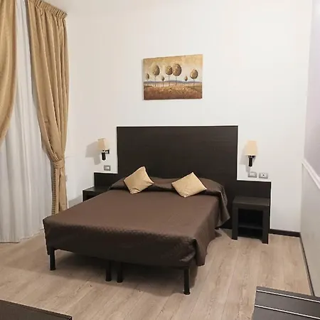 Отель Leone