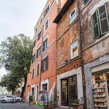 Cozy Entire Apt Close to Piazza Trilussa