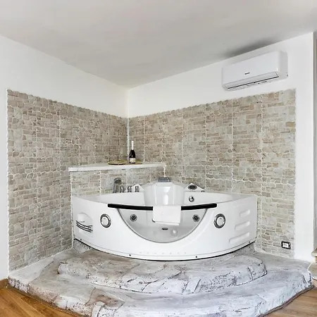Lux Me - Jacuzzi & Suites Trastevere