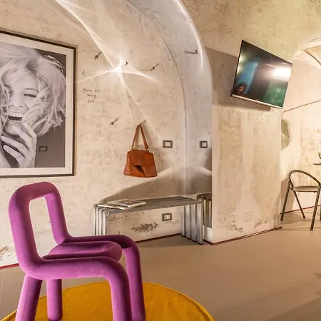 Ruins_Design Loft 150 Mt From Colosseum