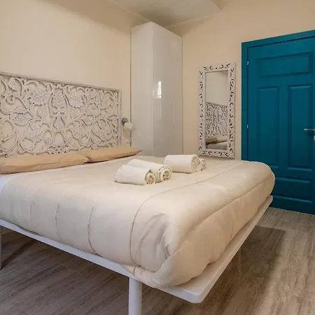 Room With Independent Entrance - Termini/Aquarium