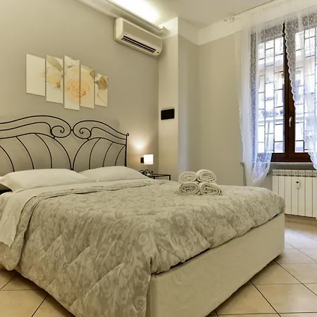 Classic Apartment In Re Di Roma Near The Metro