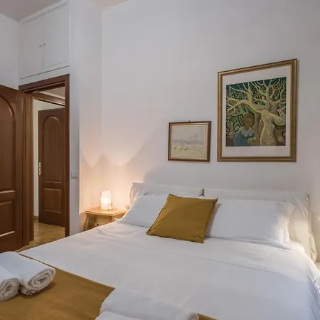 Largo Leopardi Apartment