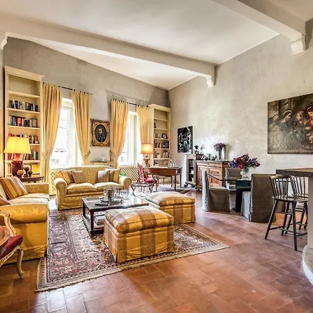 Wonderful Apartment With Balcony In Piazza Margana