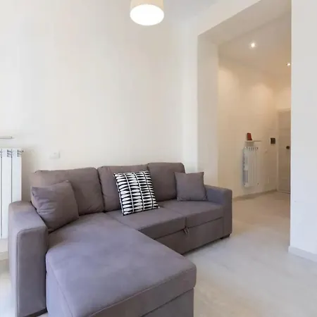Quiet With Large Terrace In Spanish Steps Area
