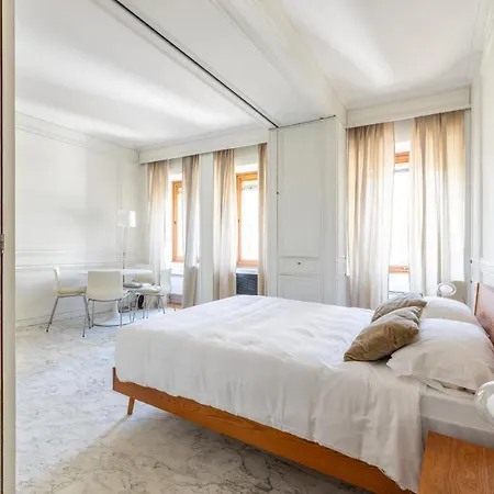 White Suite In Rome
