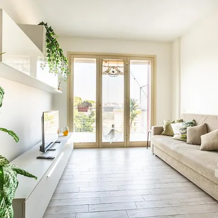 Urban Retreat -Private Parking+Terrace Apartment