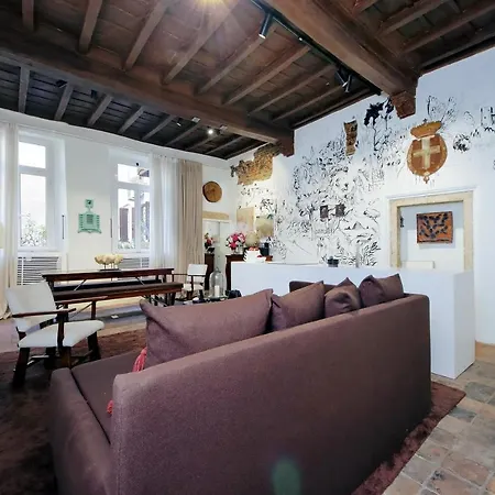 The Eclectic Home Of Collector - Navona Square