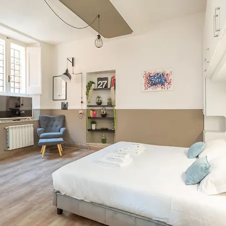 Central Charm Near Piazza Navona - Cozy Loft For 2