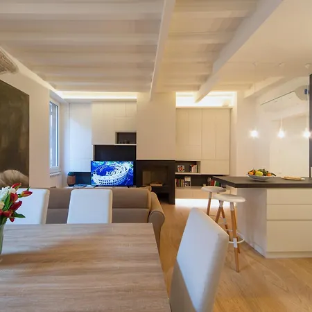 Banchi Nuovi, Modern And Cozy Apartment