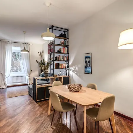 Elegant Two Bedroom Apartment-Colosseum