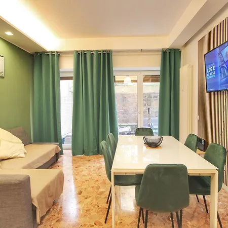 Delicious 2 Bed Room Apartment And Garden By Yh