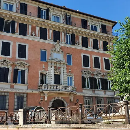 Palazzo Marescalchi Belli, Vicino Piazza Di Spagna