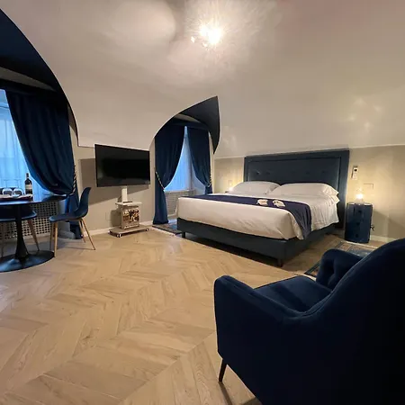 Rome Luxury Blue Suites- Imperial