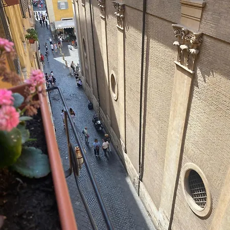 Pantheon Eleven Apartment