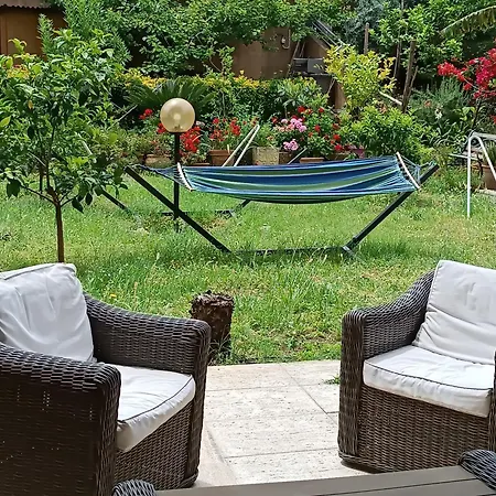 Eur Charme Apt&Garden