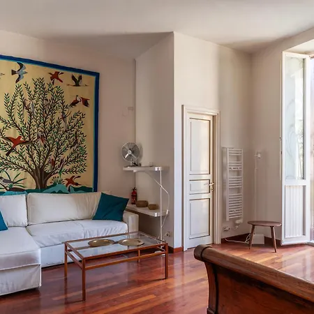 The Charming House - Pantheon Apartment