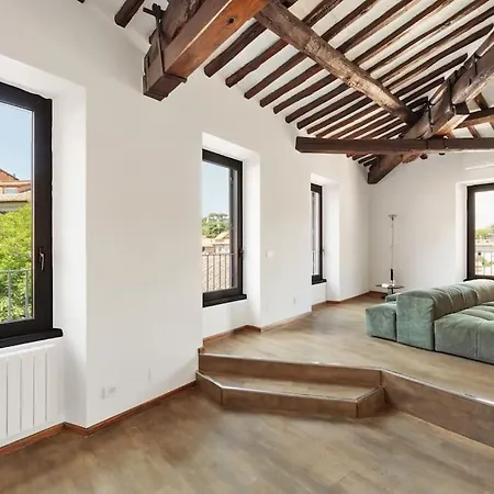 Casa Garibaldi, A Burghesius Home
