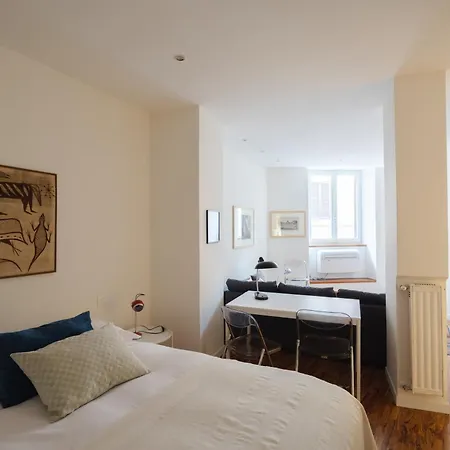 Modern Pied A Terre Near Piazza Navona Apartamento