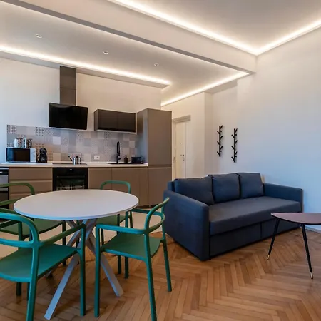 Vittoria Quarter Modern Apartment