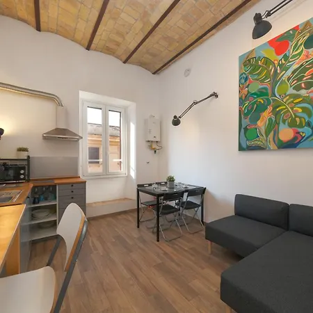 Elena'S Apartment - Piramide Metro Station