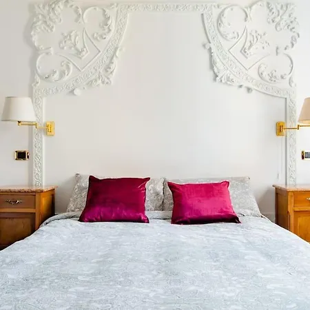 Trastevere White Room