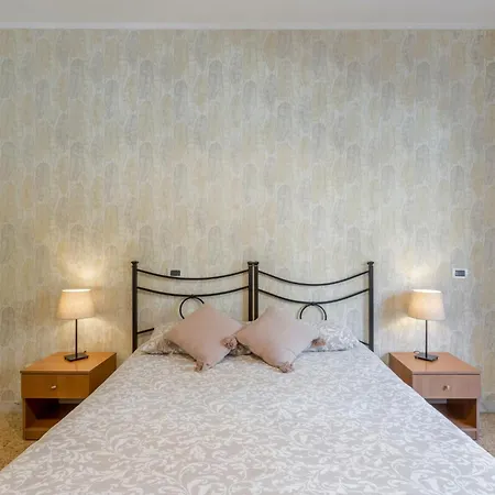 Casa Cristina Bright And Spacious Rome Apartment